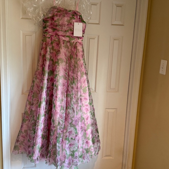 Mac Duggal NEW with Tags attached size 8 chiffon Pink Floral Strapless gown $598 - Picture 15 of 16